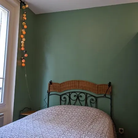 Private Acces To The Flat. Charming Parisian. Pensionat 4*