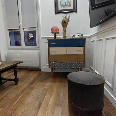 Private Acces To The Flat. Charming Parisian. Gæstehus Paris