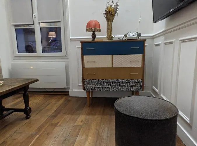 Private Acces To The Flat. Charming Parisian. Pensjonat Paryż