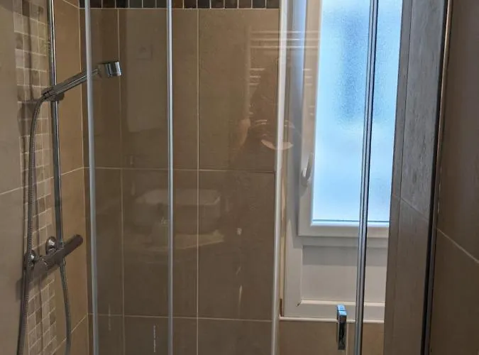 Private Acces To The Flat. Charming Parisian. 4* 파리