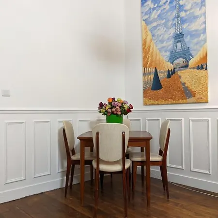 Private Acces To The Flat. Charming Parisian. 招待所 4*